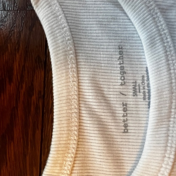 Women’s NWT Better Together Top with Customized Disney Daisy Patches Size Small - Picture 6 of 7